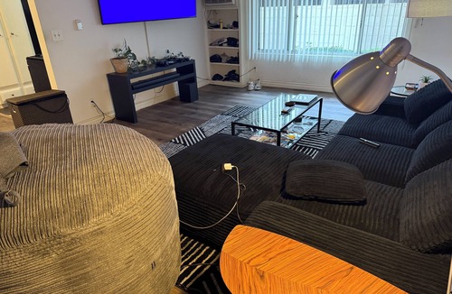 Sawtelle Apartment | West LA Wold Cup Hideaway