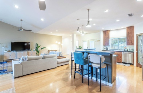 Redding House | West Side Home near lake, trails, 3 king beds, kids play area, bonus room!