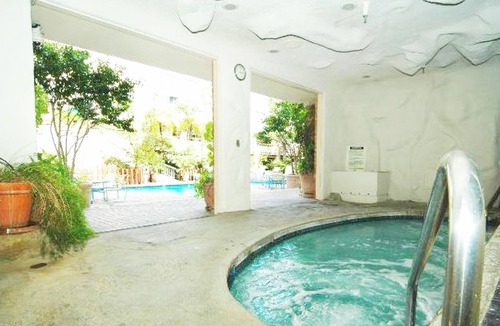 Westwood Condo | Westwood Oasis - 1BR + Loft Office w/Pool & Gym