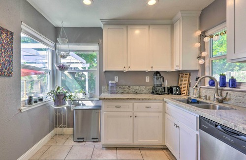 Southwestern Sacramento House | Whimsical Sacramento Home w/Garden & Patio!