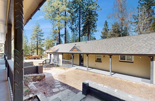 Kings Beach Ski Chalet | Wholesome hotel with lakeview, golf, skiing, WiFi, & Netflix