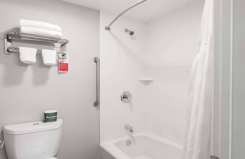 Temecula Hotel | Wine Country Comfort | Spacious & Well Located | 3 Units