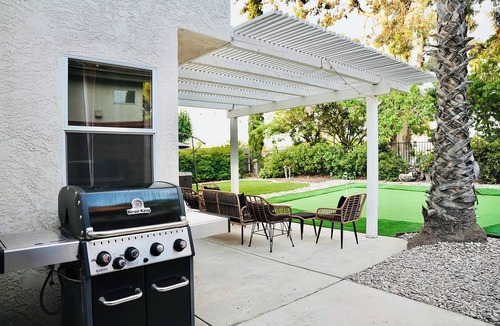 Temecula House | Wine Country Escape: Golf, Pool Table, Hot Tub & BBQ