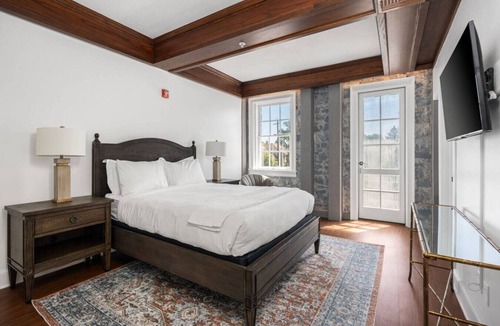 Santa Rosa Bed & Breakfast | Wine Country Escape Boutique Hotel, 1BR Queen