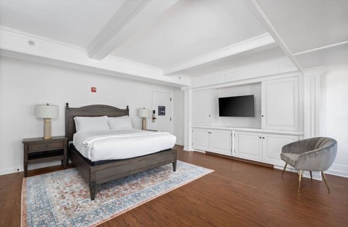 Santa Rosa Bed & Breakfast | Wine Country Luxury King Room in Boutique Hotel