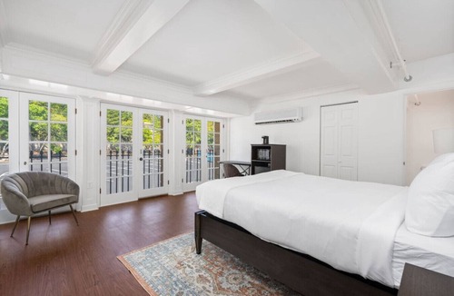 Santa Rosa Bed & Breakfast | Wine Country Luxury King Room in Boutique Hotel