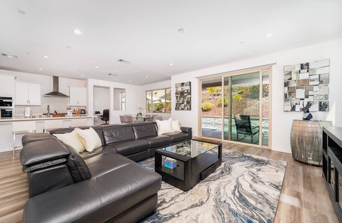 Winchester House | Wine Country | Pool. Spa. Game Room. Fire Pit. BBQ