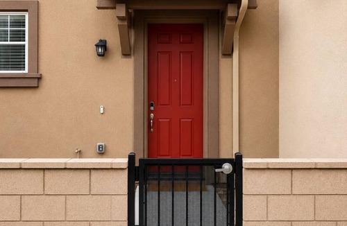 Temecula House | Wonderful 2-bedroom townhome with 2 Car Garage in charming Temecula