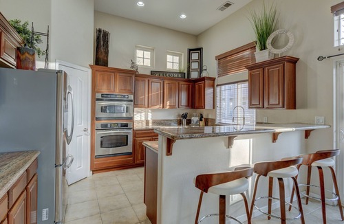 Sparks House | WONDERFUL FIVE BEDROOM HOME OVERLOOKING THE LAKE AND MARINA