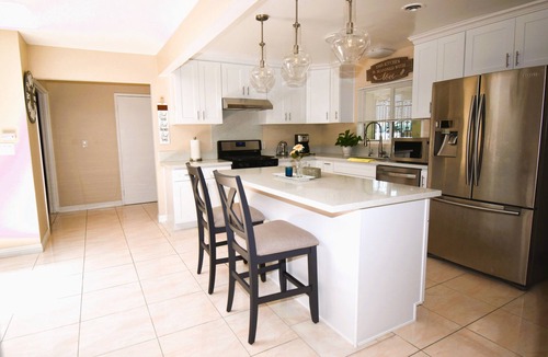 Midway City House | Wonderful stay near Huntington Beach Orange County