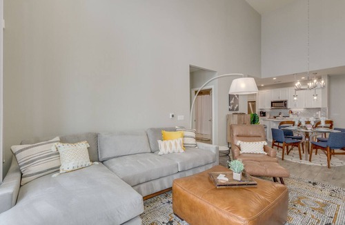 Ocotillo Condo | Wowie! This Resort Style Penthouse is it! 30 night Min