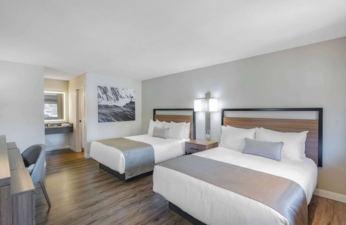 Midway-Pacific Highway Hotel | Wyndham Garden San Diego Near SeaWorld