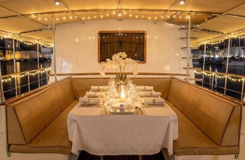 La Joliette Boat Rental | Yacht d'exception entièrement privatisé au Vieux-Port de Marseille