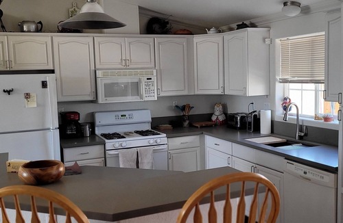 Holiday Shores House | Your Desert Retreat.pets welcomed. Long-term renter discounts available.