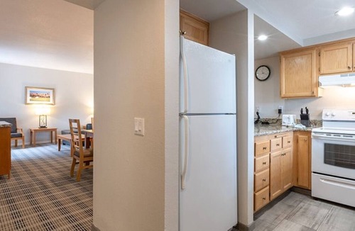 Baristo House | Your Palm Springs Escape! Full Kitchen, Outdoor Pool, Free Parking!