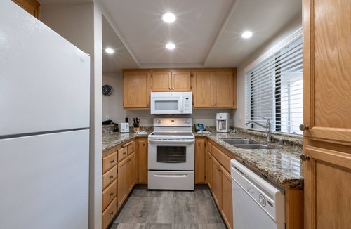 Baristo Hotel | Your Palm Springs Oasis! 2 Spacious Units, Outdoor Pool, Kitchen, Free Parking!