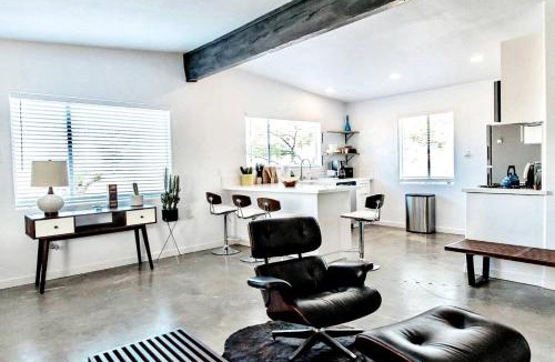 Yucca Valley House | Yucca Valley Glampiing Spot with Hot-Tub and Full Amenities