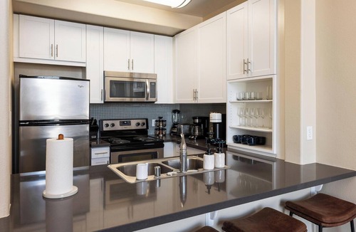 Marina del Rey Apartment | Zircon Zen - Quiet retreat 2BR Pool, Jacuzzi Marina