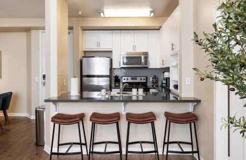 Marina del Rey Apartment | Zircon Zen - Quiet retreat 2BR Pool, Jacuzzi Marina