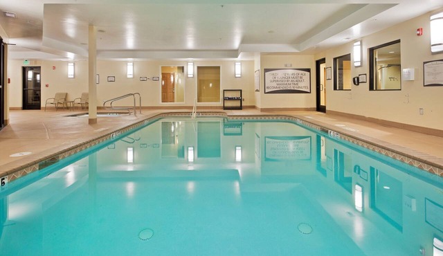 1-Bedroom King Suite | Free Breakfast & Pool Reno