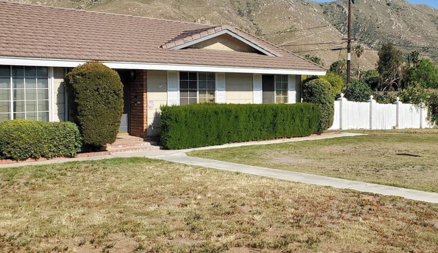 < 1 Mi to UC Riverside! Extended Base for Families