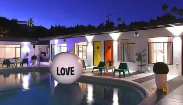 14 Room Hotel with Two Pools in Downtown PS!