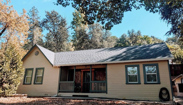 1949 Ranch Home Downtown Sonora!