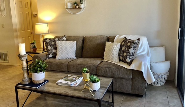 1st Floor Quaint & cozy condo in The Racquet Club, Scottsdale AZ!