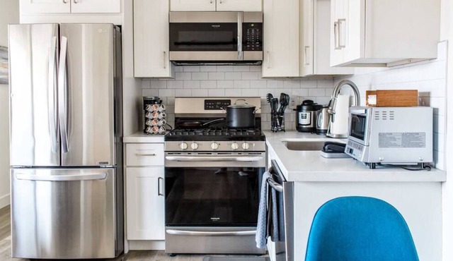 2 BD Apt - Close to Beach, Great Coffee + Food
