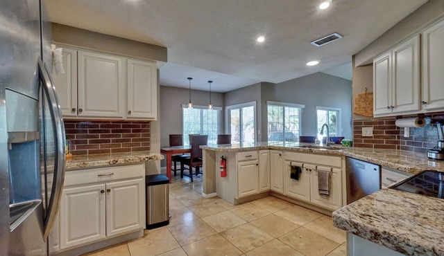2-Bed 2-Bath w. Backyard Oasis