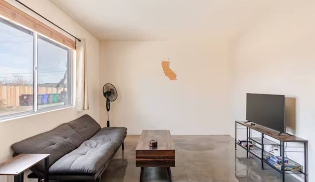 2-Bedroom Apartment in Marvelous Yucca Valley with AC