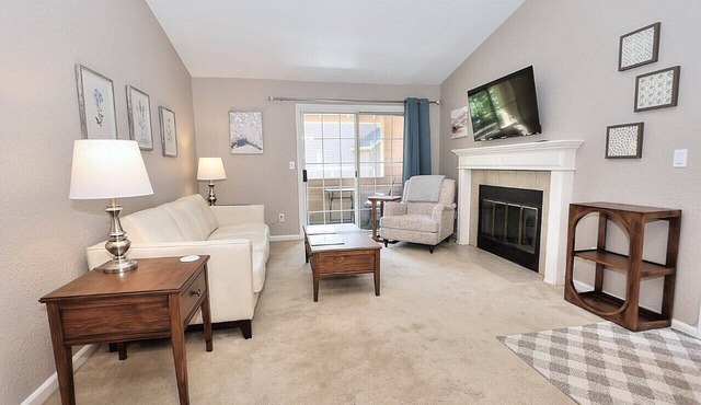 2-bedroom condo in a quiet gated community: easy access to American River