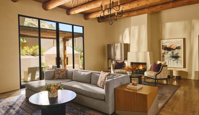 2-bedroom Resort in soothing Scottsdale with AC and fitness room