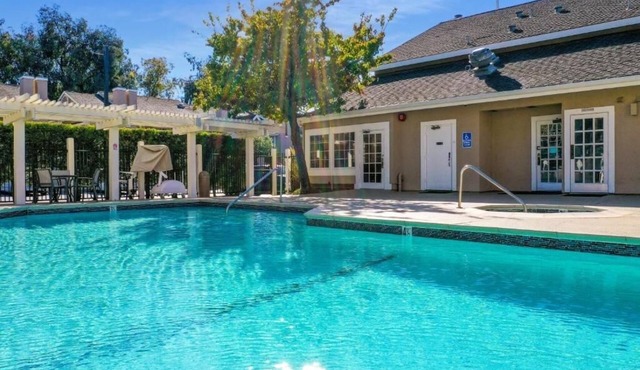2 Comfortable Suites w/Large Sitting Area, Dining Table & Outdoor Pool Access