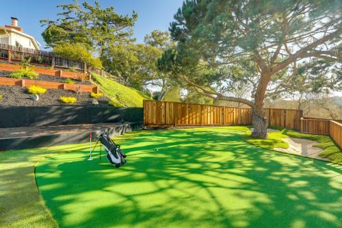 2 Mi to Beach: Home w/Patio in Del Rey Oaks!