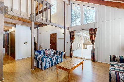 < 2 Mi to Tahoe Donner Ski Resort: Serene Retreat