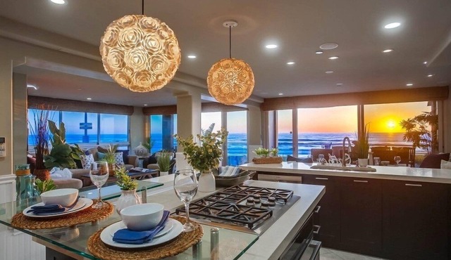 2 Ocean Front Units ★ 2 Patios ★ 2 Levels