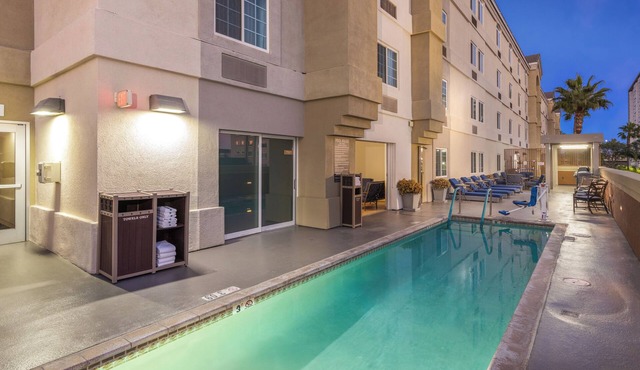 2 Studio Suites with Full Kitchens! Adjacent to Disneyland Resort! Shuttle, Pool