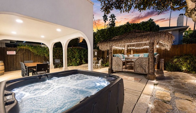20% Off June 15-17! Walk To Beach, Private Jacuzzi