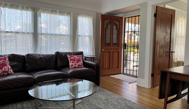3 BD CANYON COTTAGE, KEY LOCATION, BLOCKS FROM PRIDE PARADE