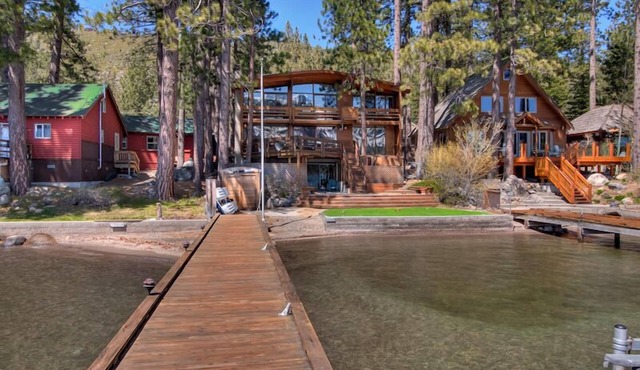 3 bedroom and Den, 3.5 bath, sleeps 8, Lakefront with private dock DLR#004