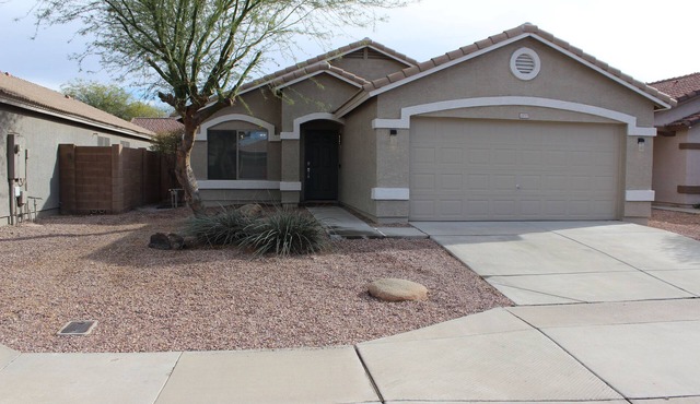 3 bedroom home minutes from West Gate/Cardinals and Spring training facilities