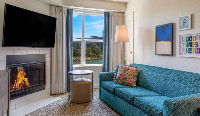 3 Convenient Units | Indulge in Home-Like Comfort! Near Conservatory of Flowers