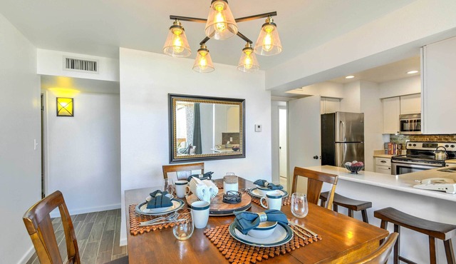 3 Mi to Old Town: Scottsdale Condo w/Pool & Lake