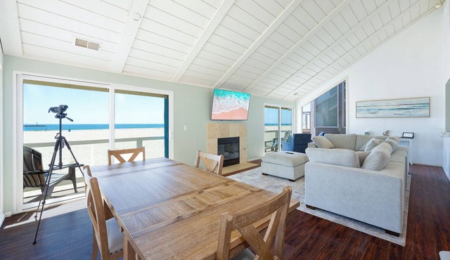 3371O Casa Del Mar - Oceanfront 4BR/3BA Beachfront Retreat in Hollywood Beach