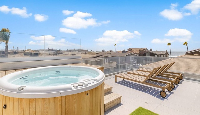 3BR + Loft Ocean View | Rooftop, Hot Tub, Parking
