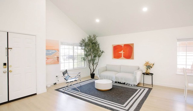 4-bedroom house in beautiful Ontario with WiFi, AC. Enjoy your stay