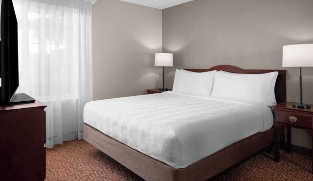 4 Comfortable Suites w/Full Kitchen & Daily Fresh Cookies in Sacramento