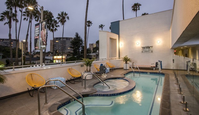 4 Convenient Units, Outdoor Pool, Parking, Steps Away from Marina Del Rey Beach!