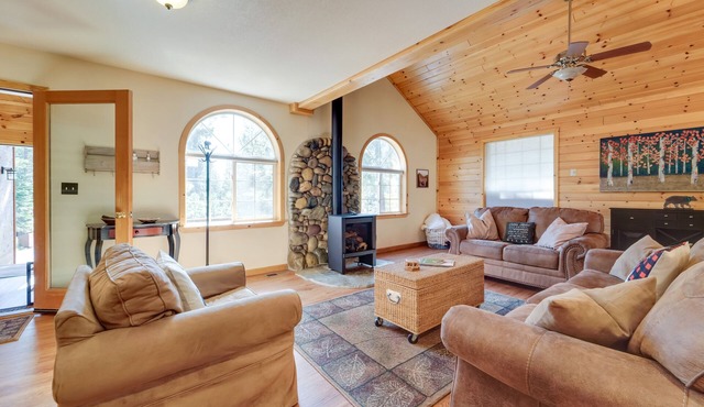4 Mi to Downhill Ski Resort! Spacious Family Haven